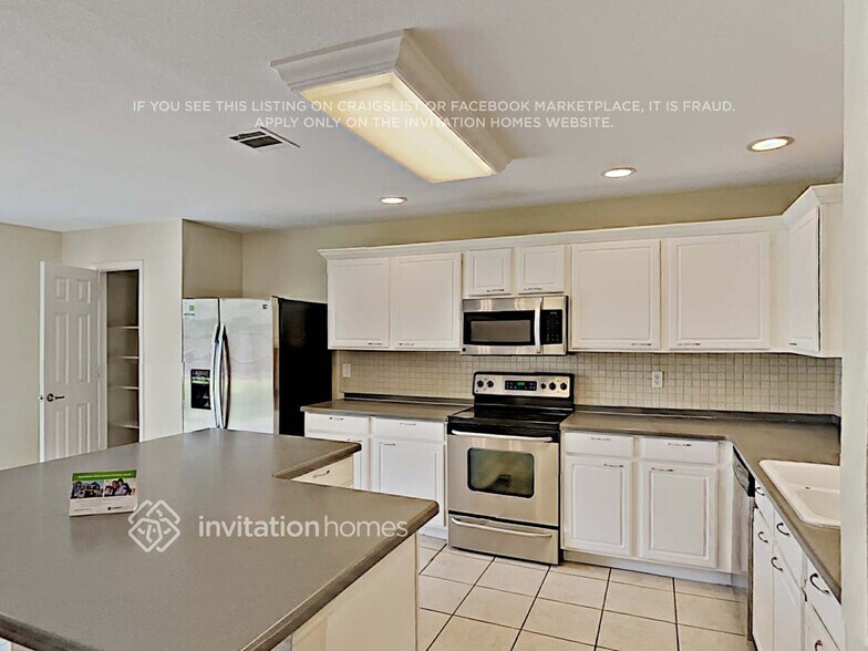 Building Photo - 8813 Stirrup Way