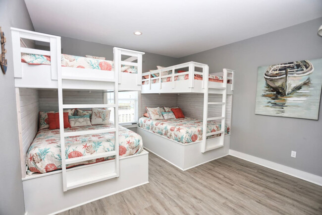 Building Photo - 927 Palm Ridge Dr