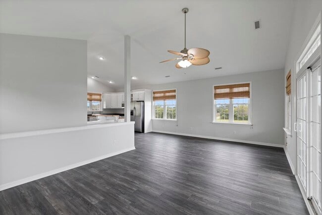 Building Photo - 184 Grandview Dr