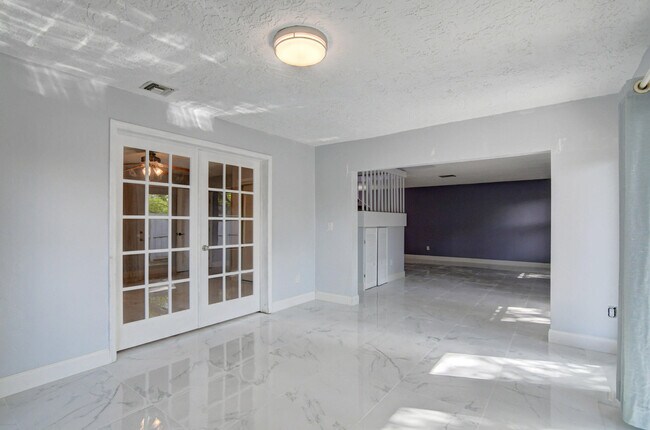 Building Photo - 11834 Donlin Dr