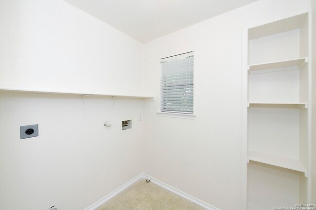 Building Photo - 16134 Branching Oaks