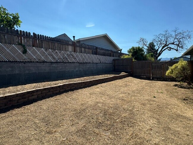Building Photo - 2859 Cedar Links Dr
