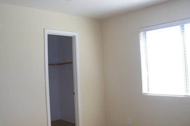 Building Photo - 5456 W Kristal Way