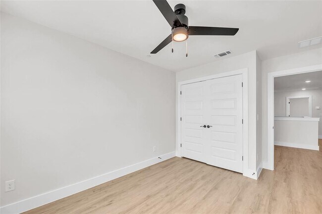 Building Photo - 7600 Strong Bow Ct