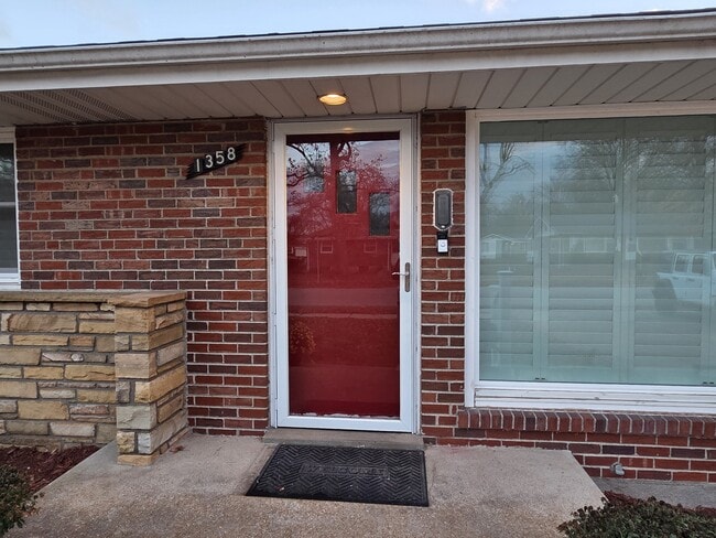 Building Photo - 1358 Highmont Dr