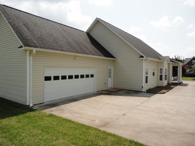 Building Photo - 6605 Springfield Village Ln