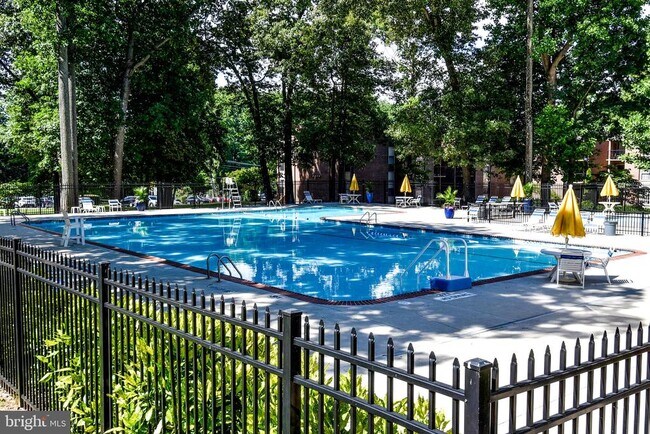 Building Photo - 3302 Woodburn Village Dr