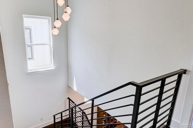 Building Photo - 524 W De Soto St