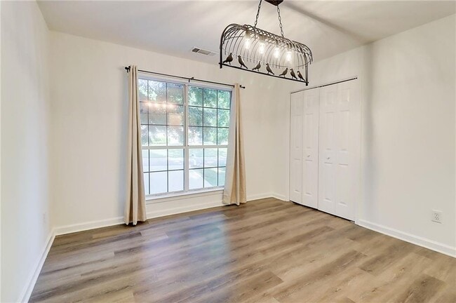 Building Photo - 3347 Camens Way NE