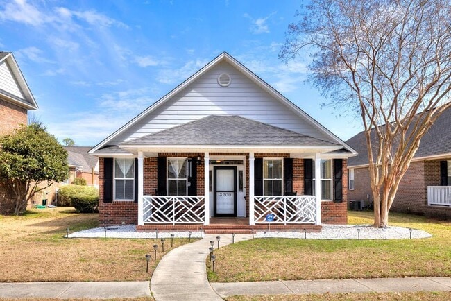 Building Photo - 3200 Mayflower Ln