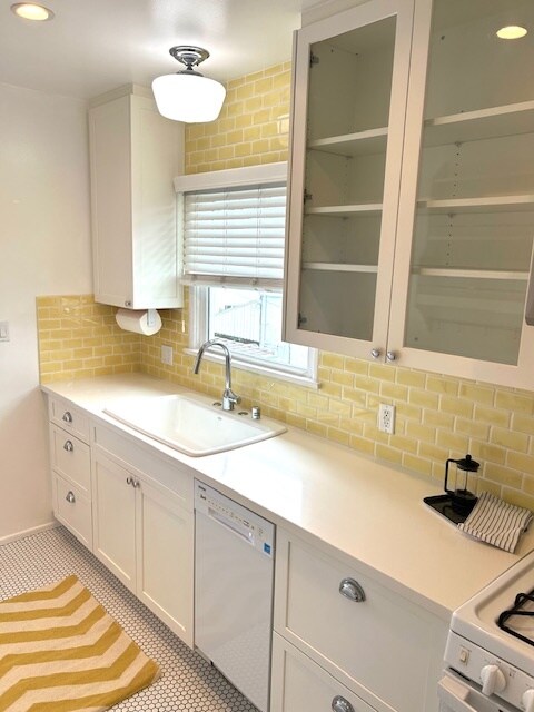 lights on dimmer switch. - 2518 W Chandler Blvd