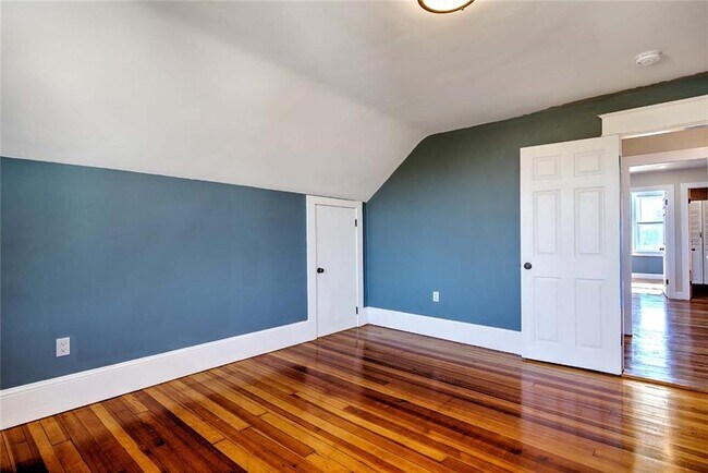 Building Photo - 45 Gordon St