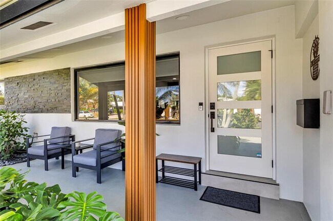 Building Photo - 160 SE 3rd Ct