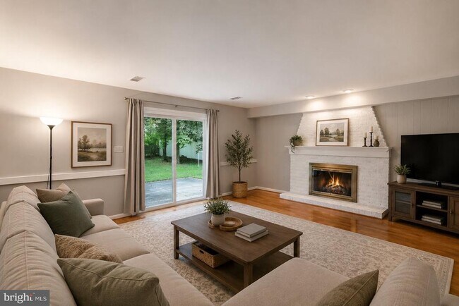 Building Photo - 809 Woodley Dr
