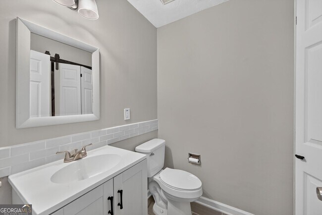 Building Photo - 226 High Creek Dr