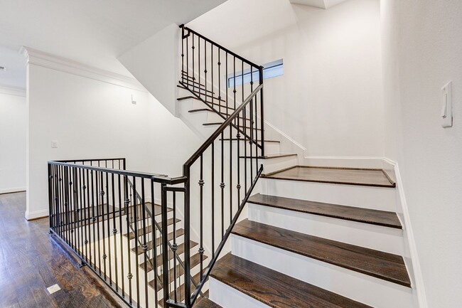 Building Photo - Sawyer Heights Luxury Living