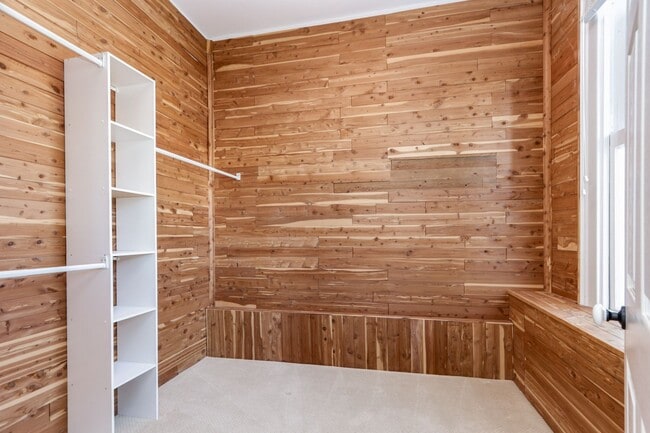 Building Photo - 3 Bed / 2 Bath pet friendly large and sunny unit on 24th St in Noe Valley. YouTube tour!