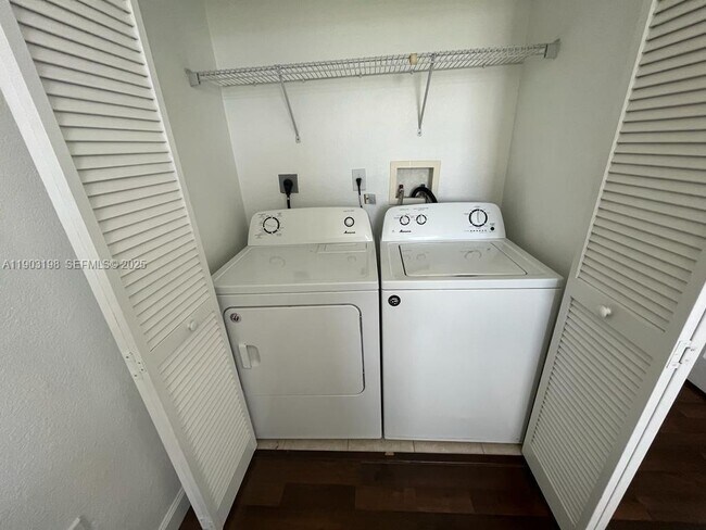 Building Photo - 10983 NW 79th St