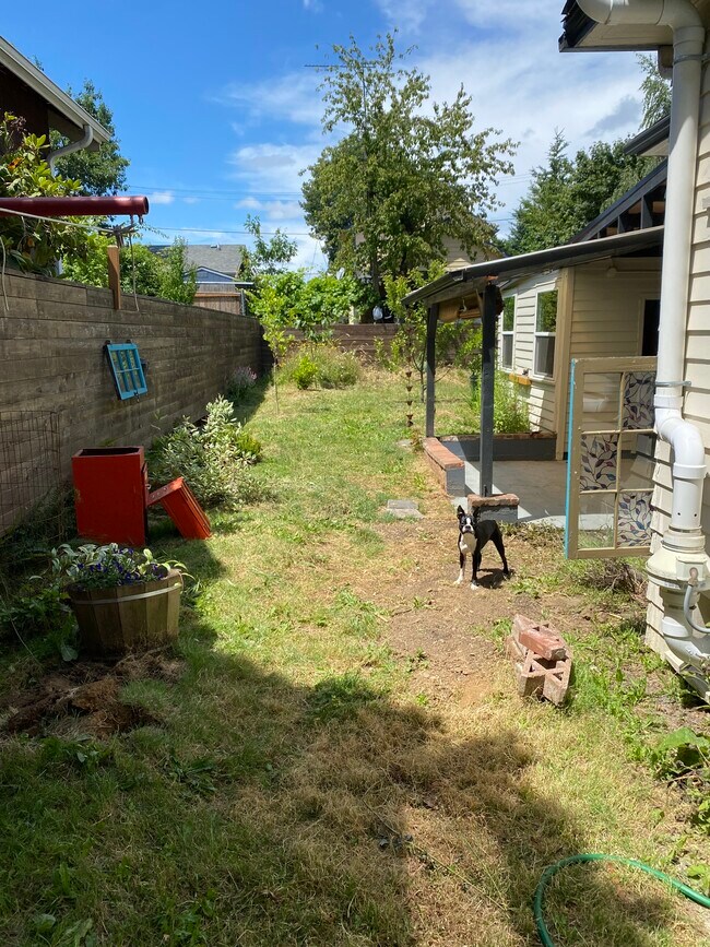 Building Photo - 7405 N Burrage Ave