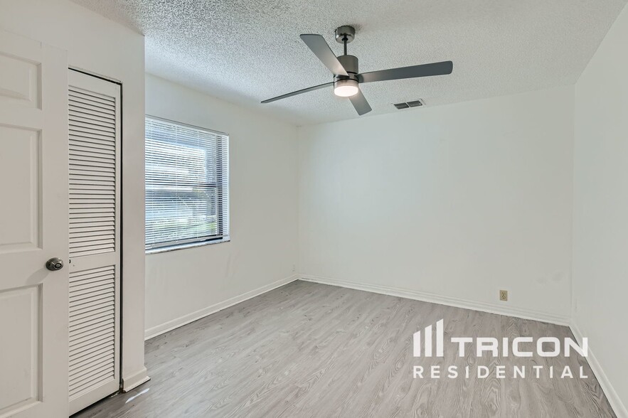Building Photo - 16147 Vanderbilt Dr
