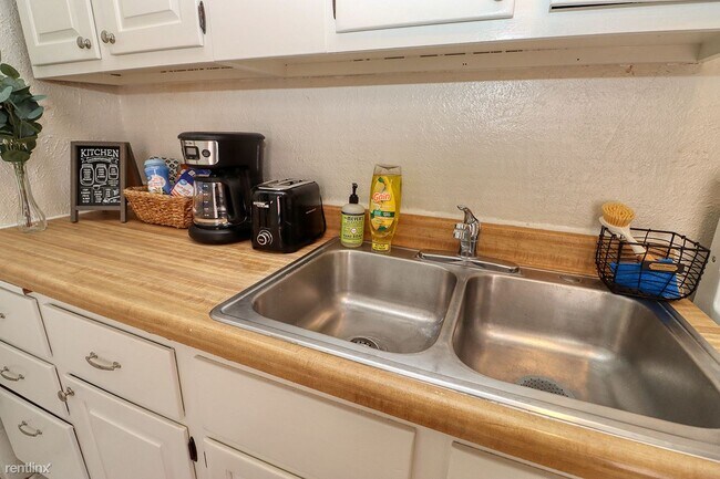 Building Photo - 5 br, 1 bath House - 2040 South 17th Street 2