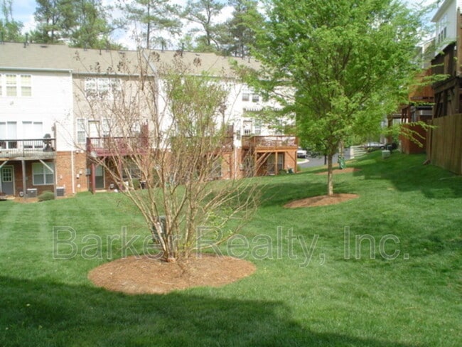 Building Photo - 7100 Proctor Hill Dr