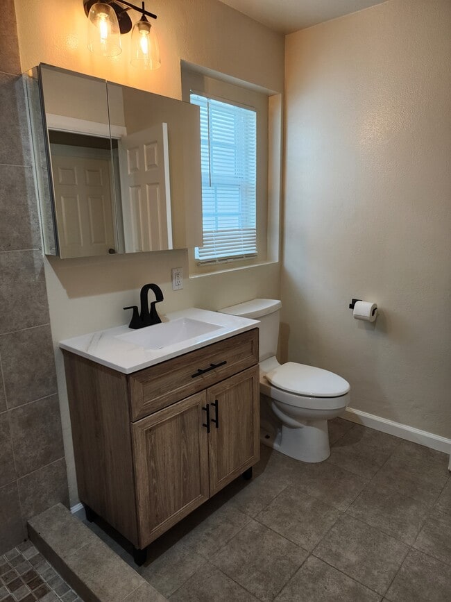 Building Photo - 504 Carlsbad St