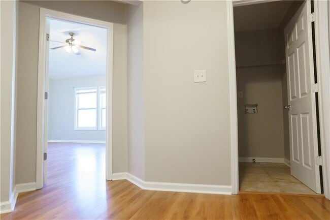 Building Photo - 2581 Southhaven Ln