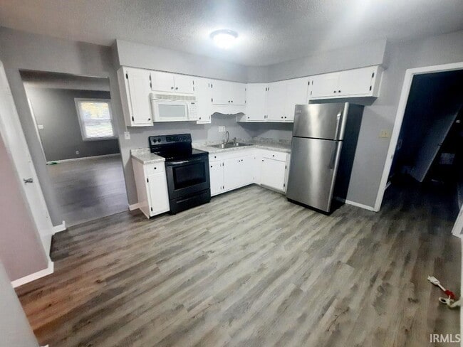 Building Photo - 3206 W Cypress Dr