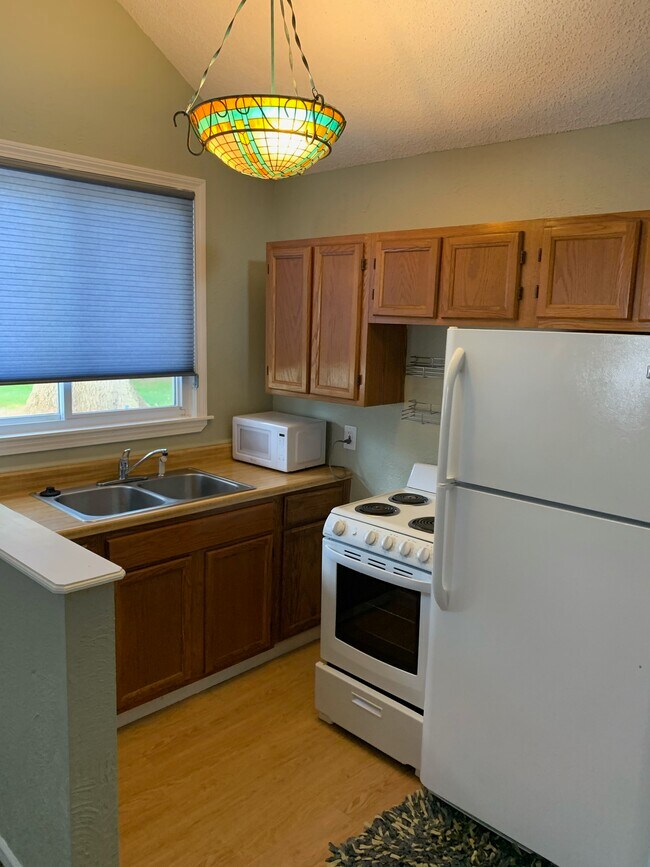 Kitchen - 9356 Lamont St