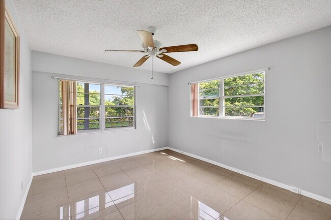 Building Photo - 116 Mansfield C