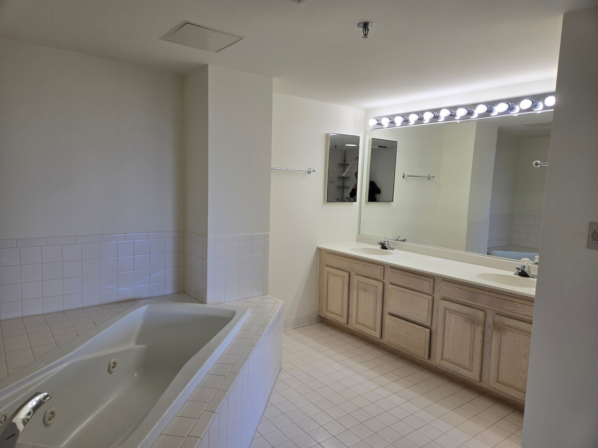 Prime Bathroom- Double Sink - 5450 Whitley Park Ter