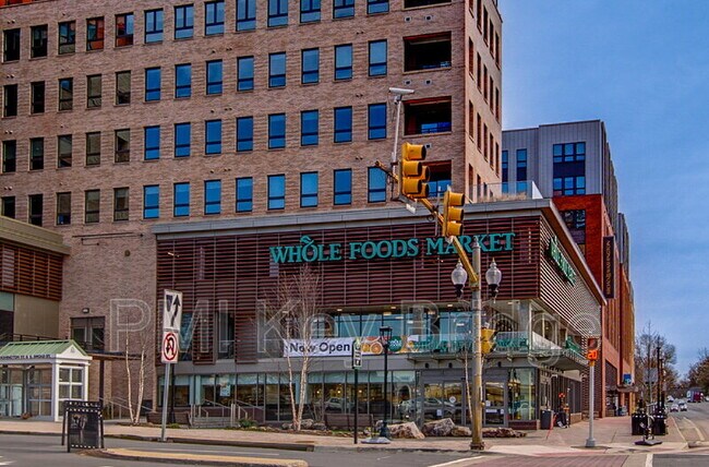 Building Photo - 2200 N Westmoreland St
