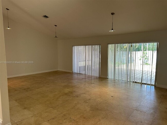 Building Photo - 20605 NE 9th Ct