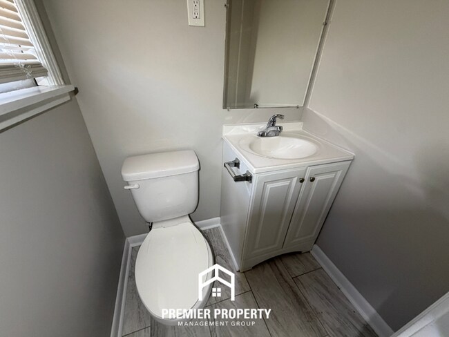 Building Photo - Spacious 3BR Memphis Home w/ Hardwood Floors, Open Kitchen & Fenced Yard