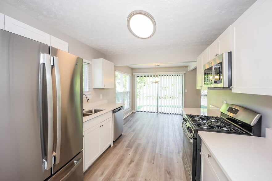 Building Photo - 6270 Beethoven Cir