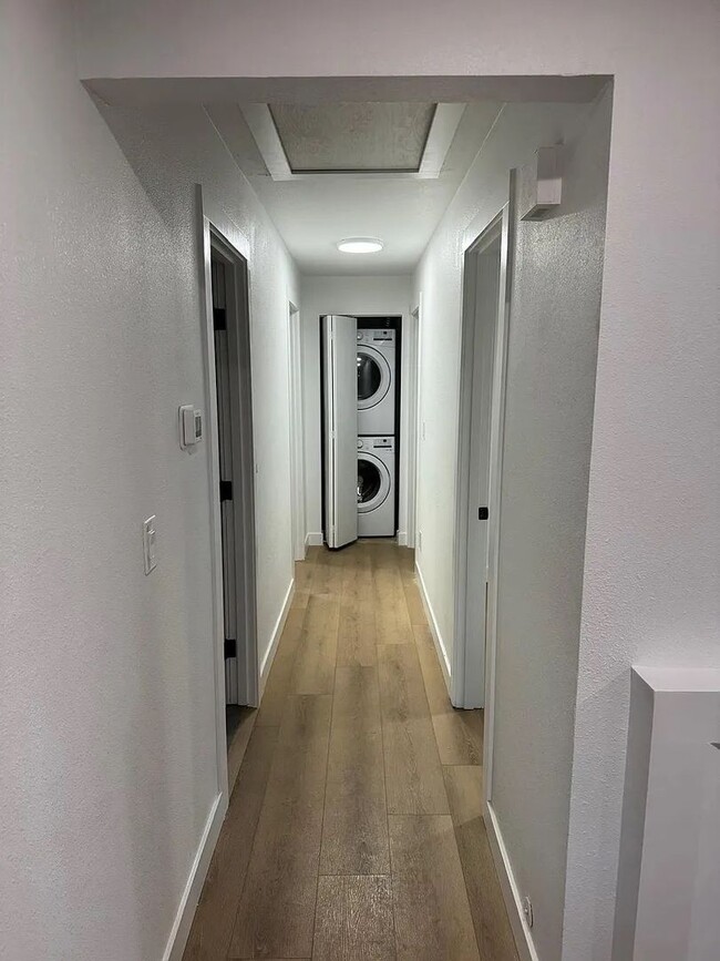 Building Photo - Newly Remodeled 3-Bedroom Bellevue Home with Modern Updates