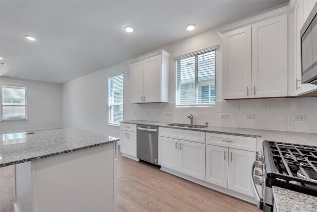 Building Photo - 339 Lippizan Dr