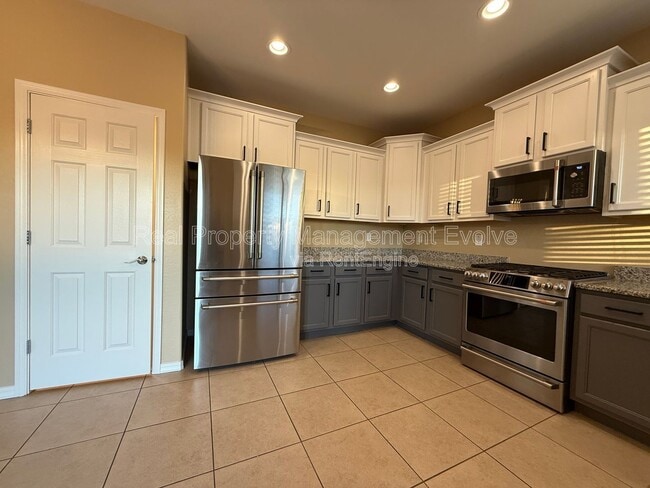 Building Photo - 42239 N Wollemi St