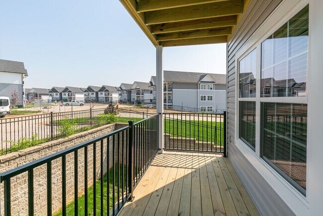 Building Photo - Brighton Crossing Apartments 1st Floor Large Apartment Available