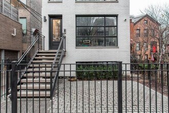 Building Photo - 1212 N Paulina St