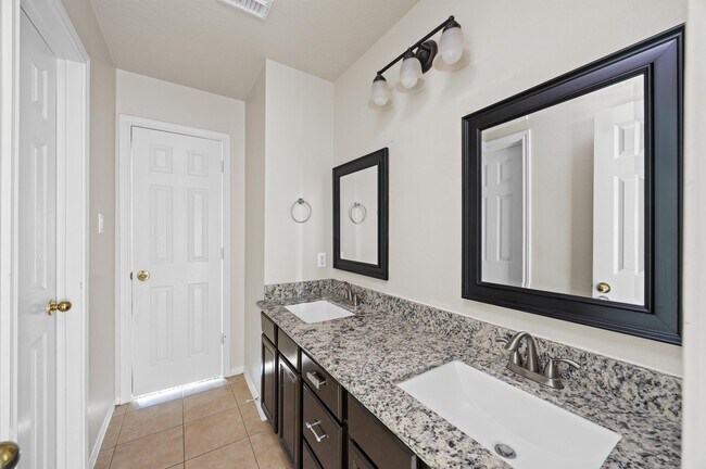 Building Photo - 19739 Mountain Dale Dr