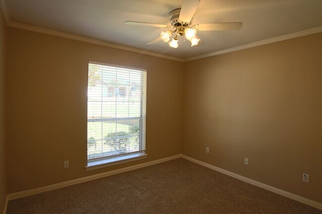 Building Photo - Beautiful 3 Bedroom in Tyler! Coming Soon!
