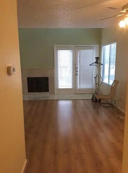 Building Photo - 2300 Balsam Dr