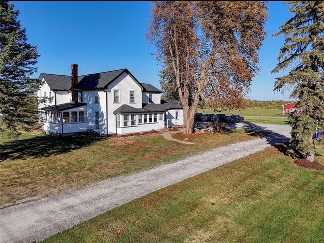 Building Photo - 958 Manitou Rd