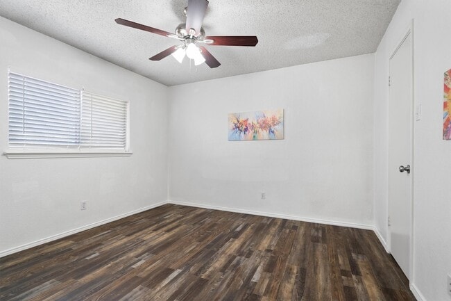 Building Photo - 324 Nita Ln