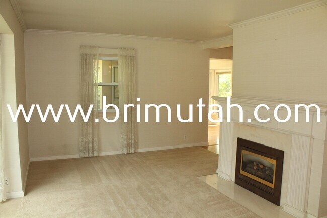 Building Photo - 4192 S Holloway Dr