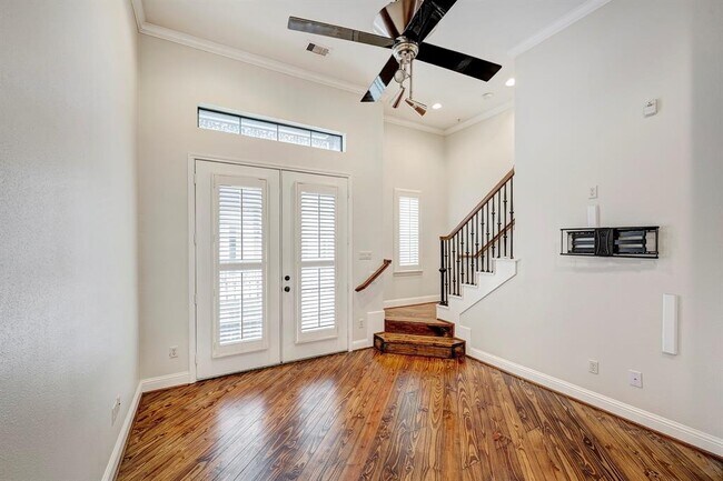Building Photo - 2346 Camden Dr