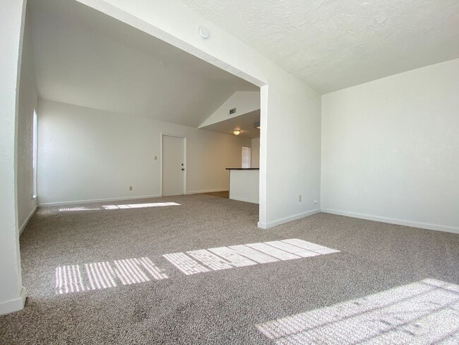 Building Photo - Beautiful Remodeled Home for Rent