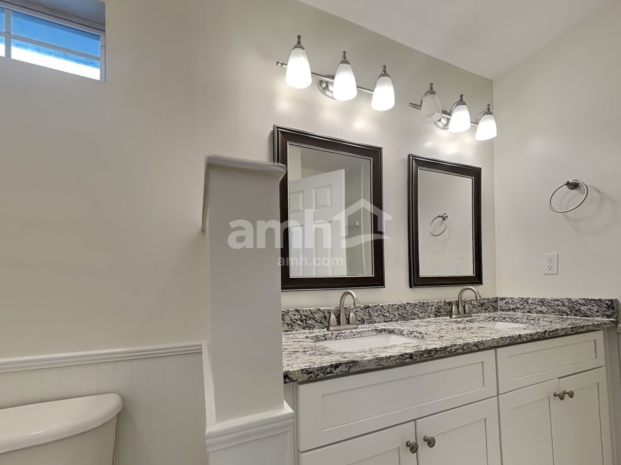 Building Photo - 344 Bristol Way